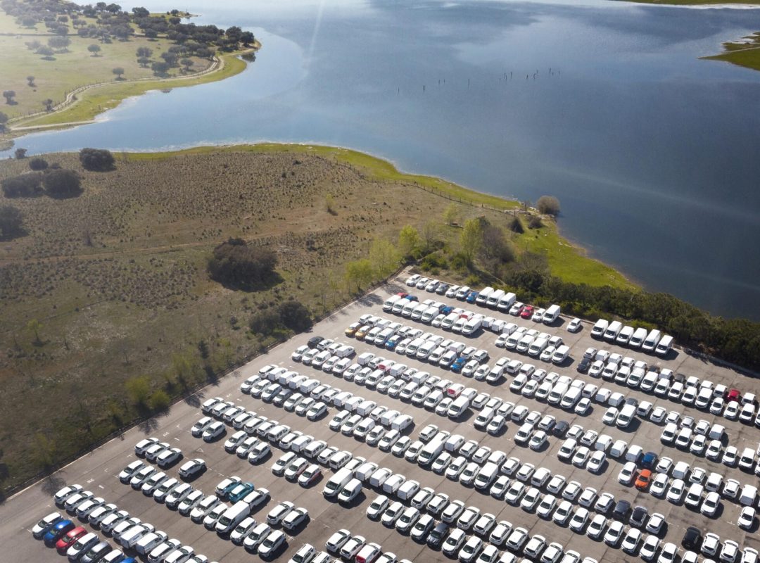 parked-cars-aerial-views-transport-concept